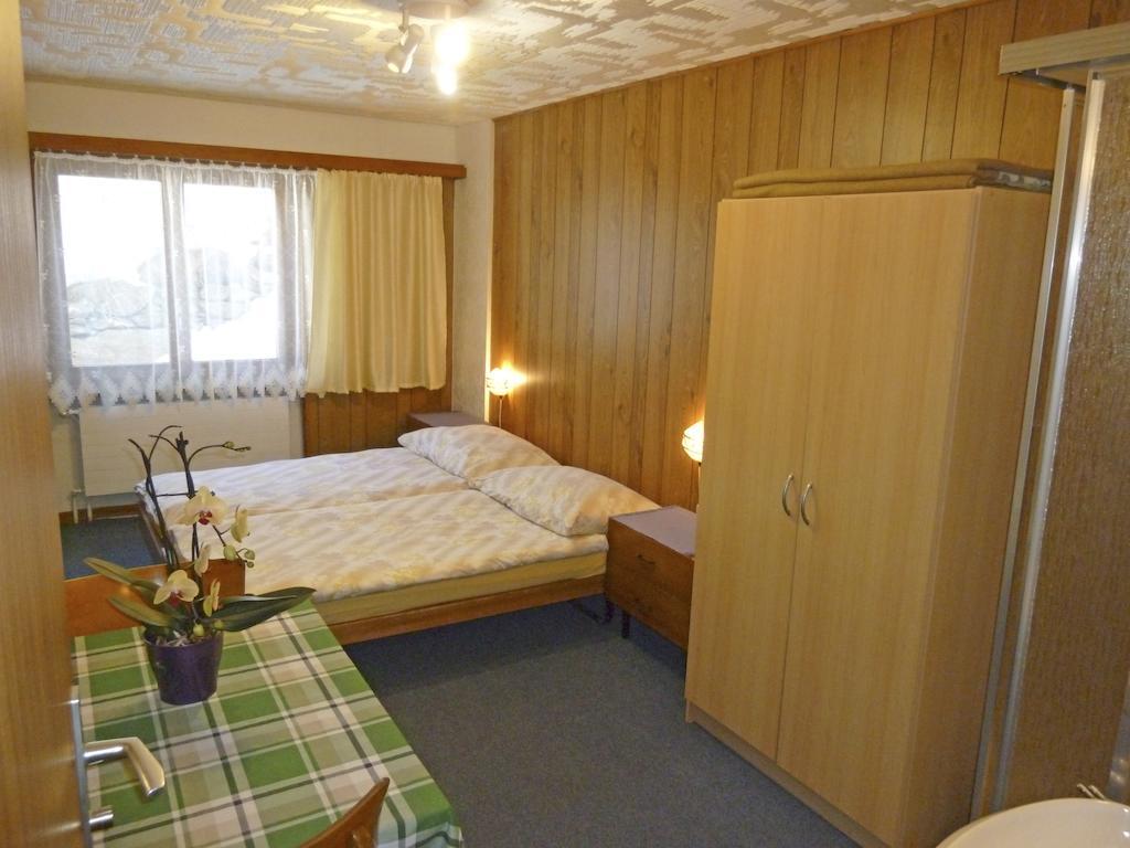 Pension Schoenblick Saas-Grund Rom bilde