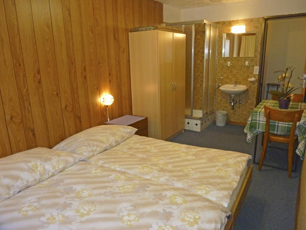 Pension Schoenblick Saas-Grund Rom bilde